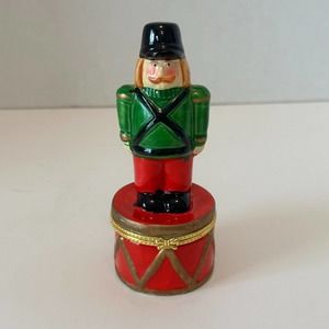 Greenbrier Intl Porcelain Nutcracker Hinged Trinket Box Holiday Standing on Drum